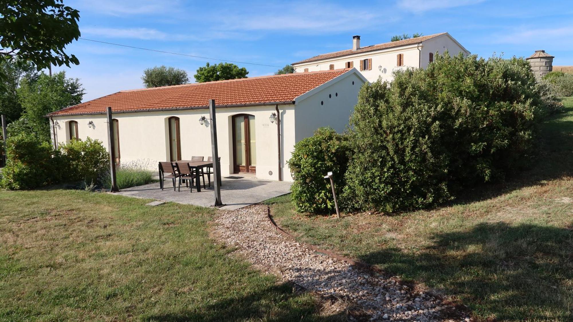 Rustico Del Bozzo Guest House Castelleone di Suasa Luaran gambar