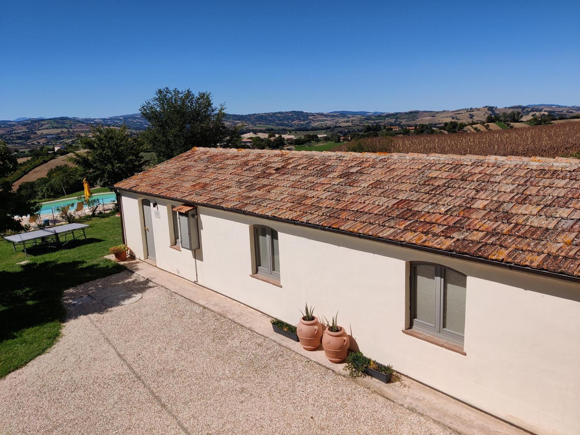 Rustico Del Bozzo Guest House Castelleone di Suasa Luaran gambar