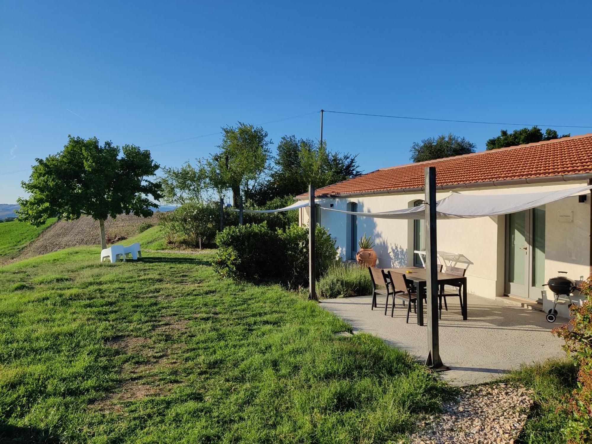 Rustico Del Bozzo Guest House Castelleone di Suasa Luaran gambar