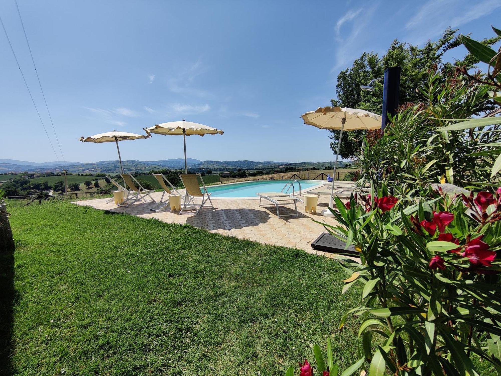 Rustico Del Bozzo Guest House Castelleone di Suasa Luaran gambar