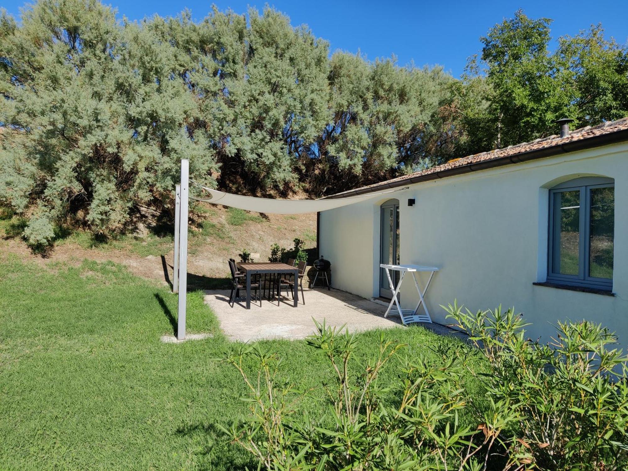 Rustico Del Bozzo Guest House Castelleone di Suasa Luaran gambar