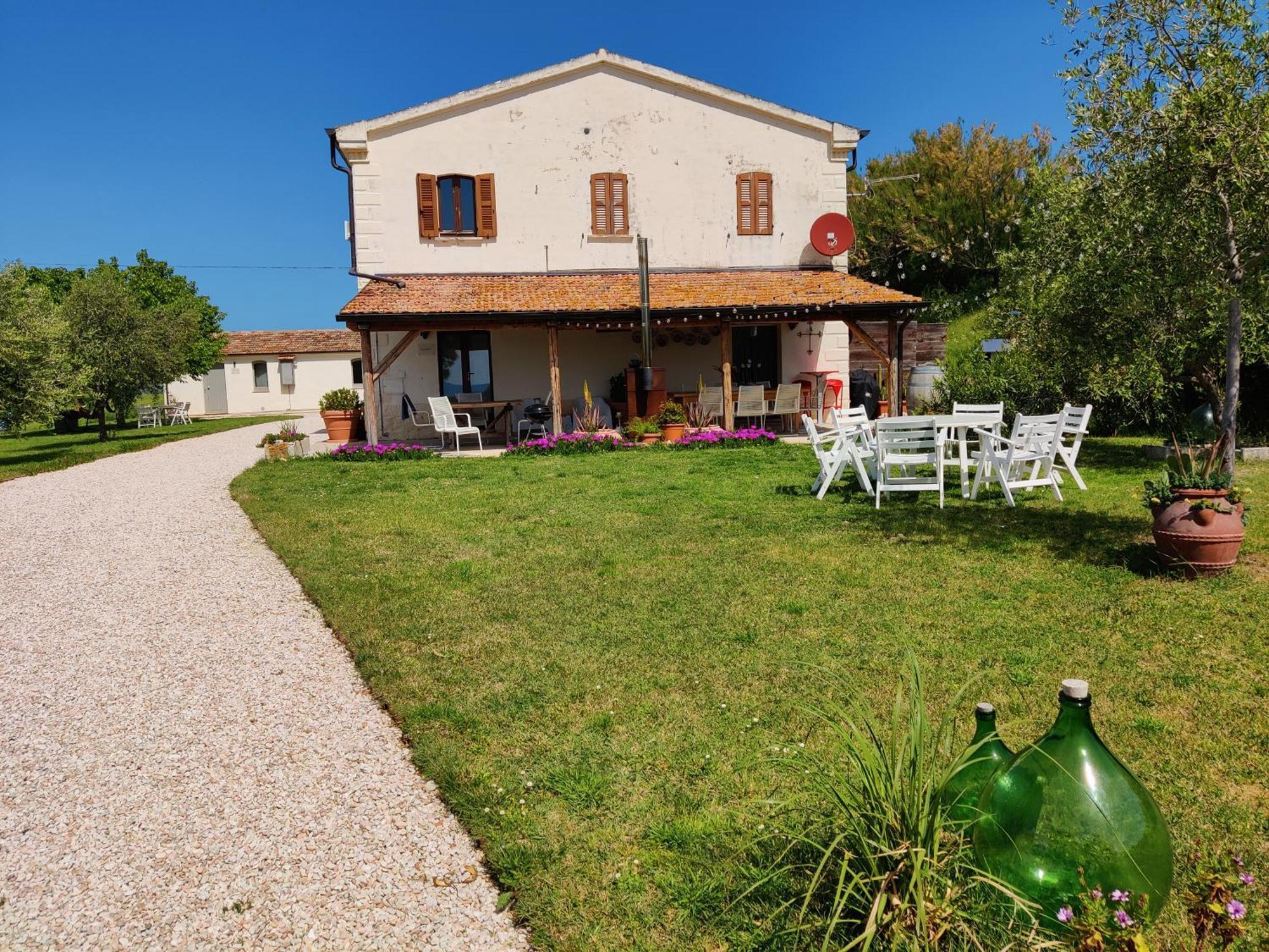 Rustico Del Bozzo Guest House Castelleone di Suasa Luaran gambar