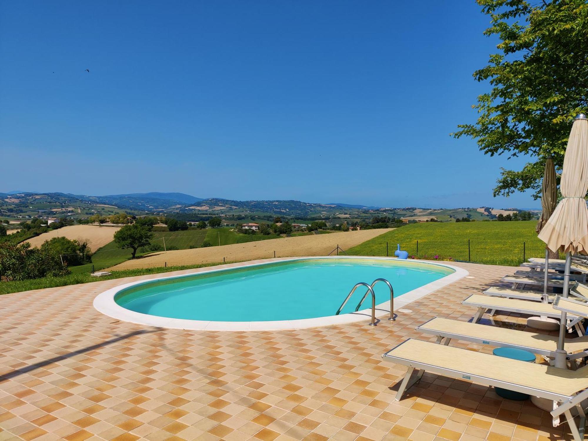Rustico Del Bozzo Guest House Castelleone di Suasa Luaran gambar