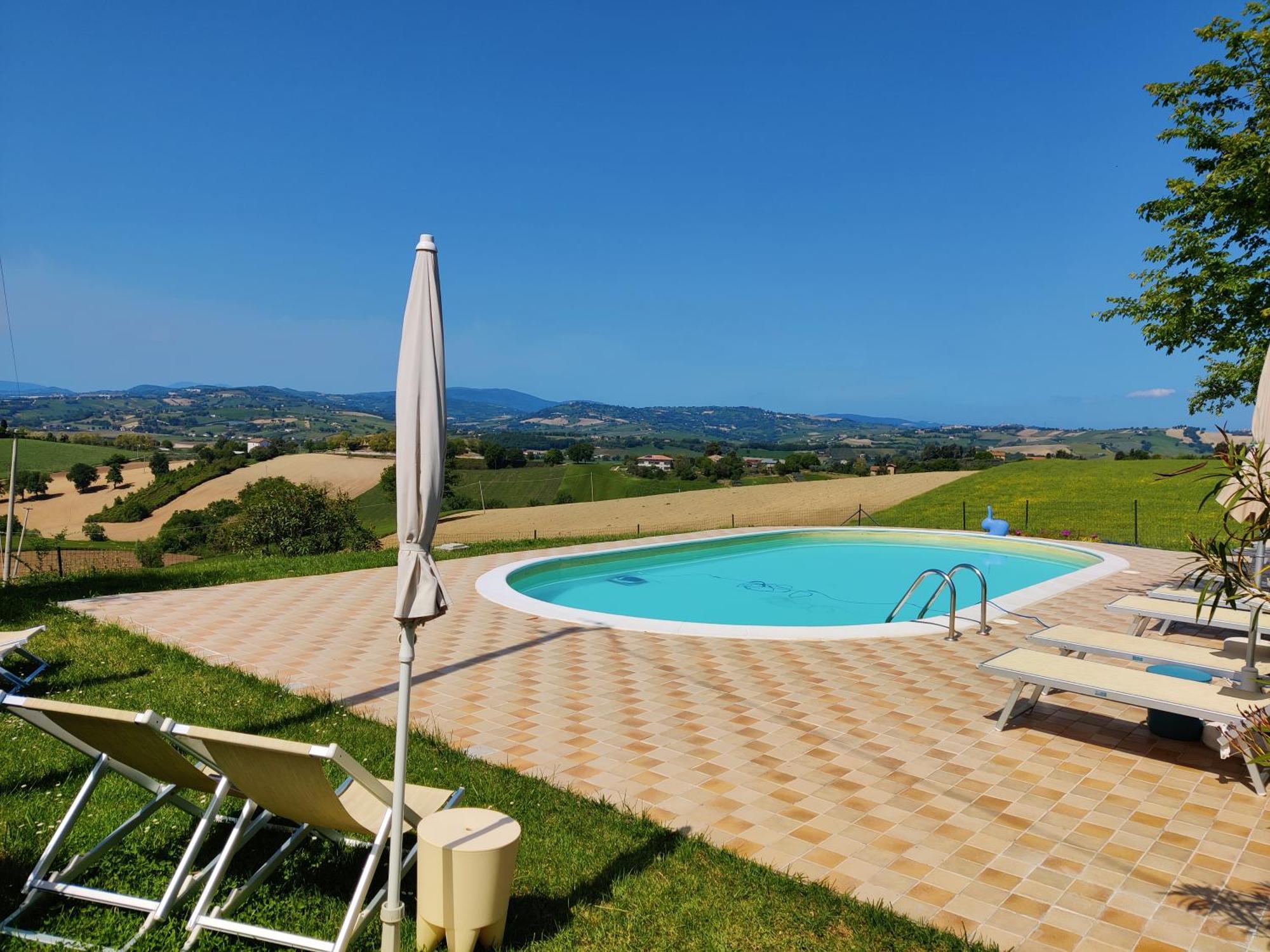 Rustico Del Bozzo Guest House Castelleone di Suasa Luaran gambar