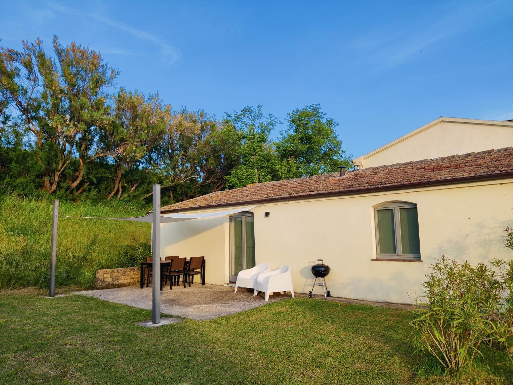 Rustico Del Bozzo Guest House Castelleone di Suasa Luaran gambar