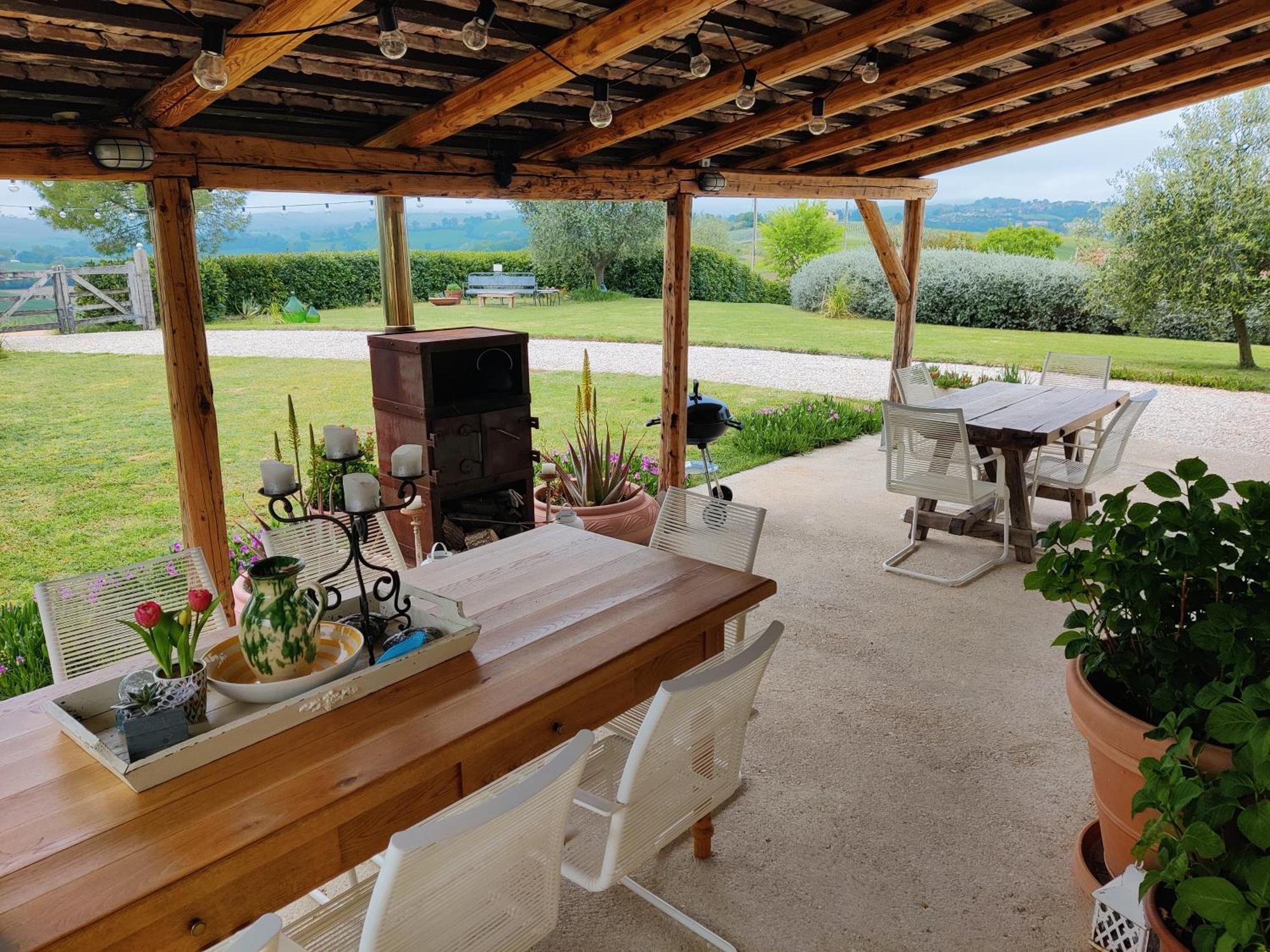 Rustico Del Bozzo Guest House Castelleone di Suasa Luaran gambar