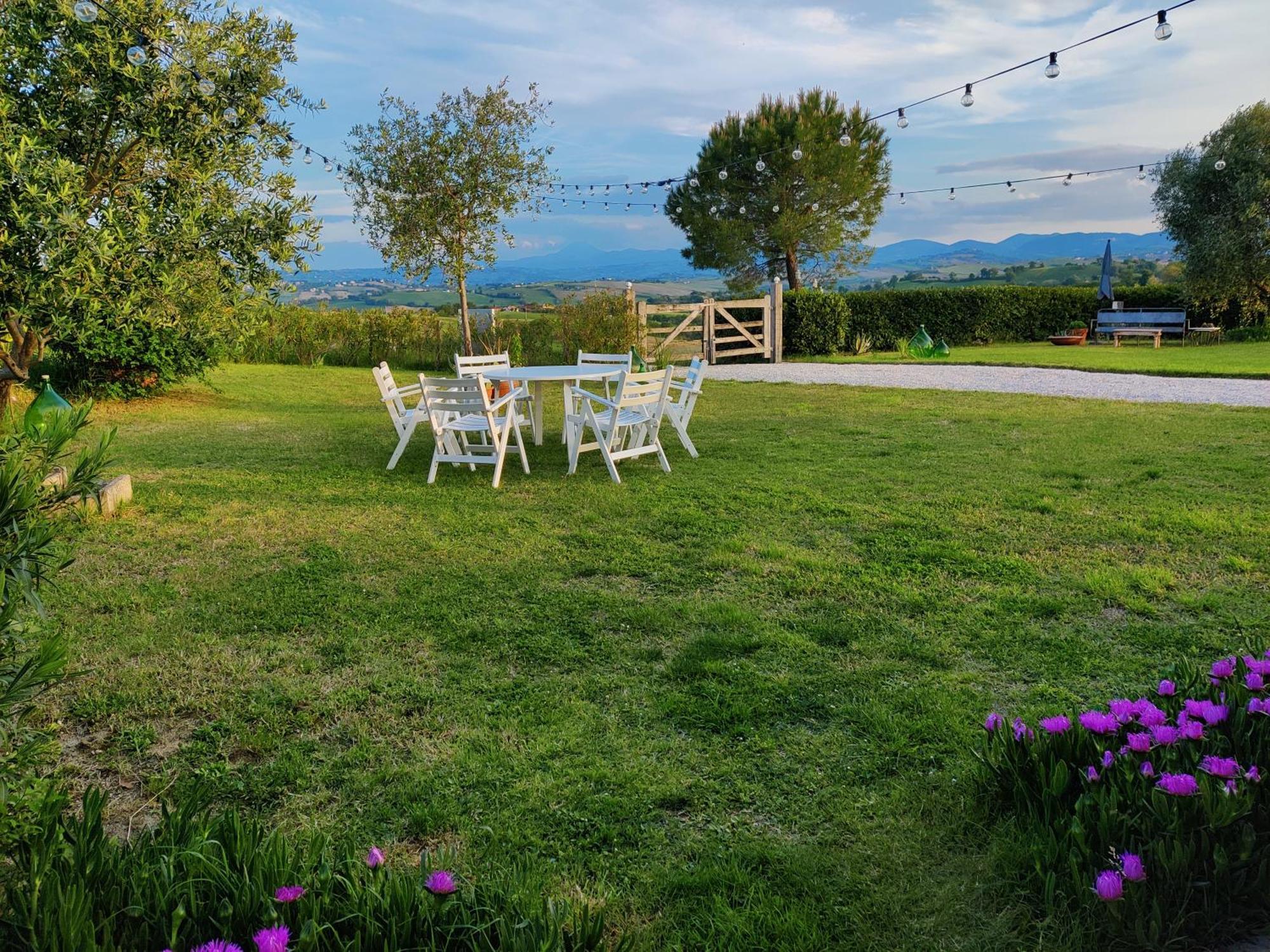 Rustico Del Bozzo Guest House Castelleone di Suasa Luaran gambar