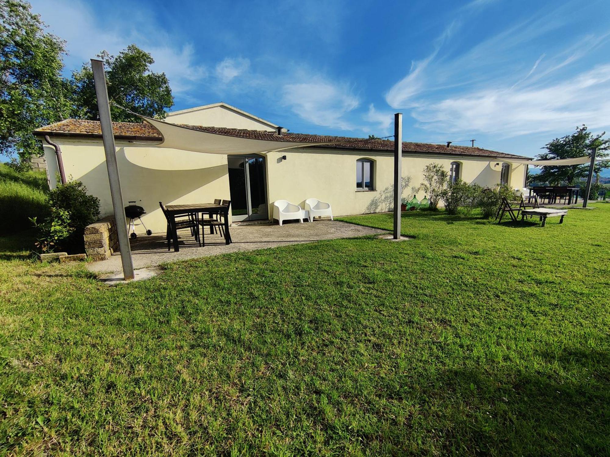 Rustico Del Bozzo Guest House Castelleone di Suasa Luaran gambar