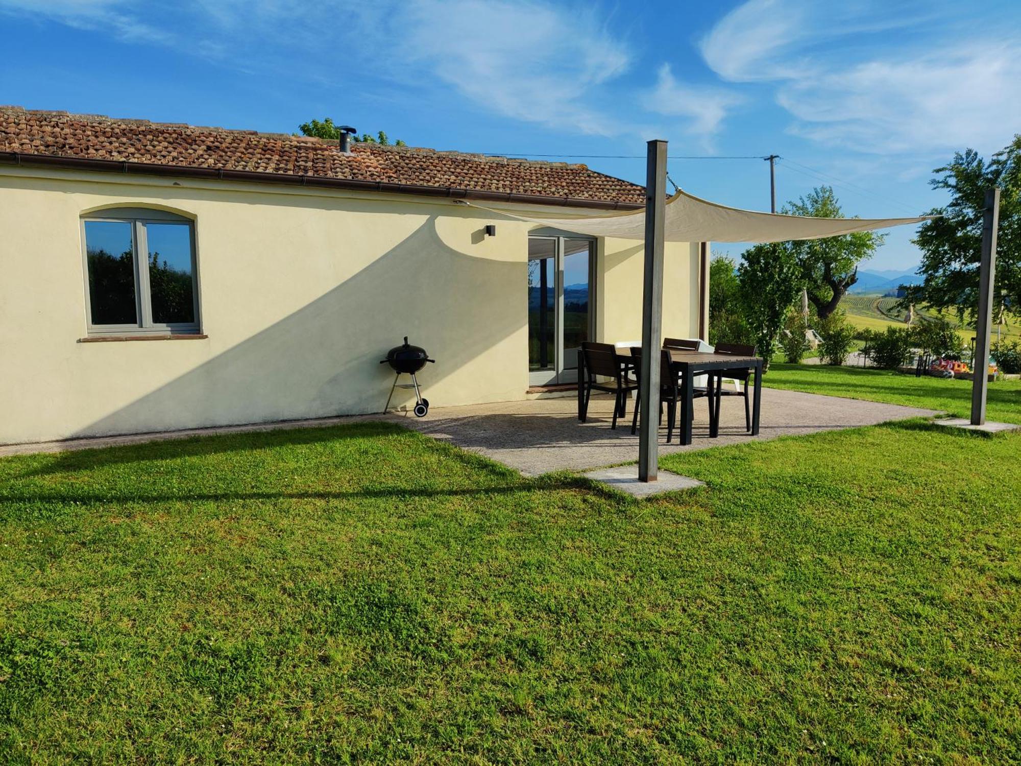 Rustico Del Bozzo Guest House Castelleone di Suasa Luaran gambar