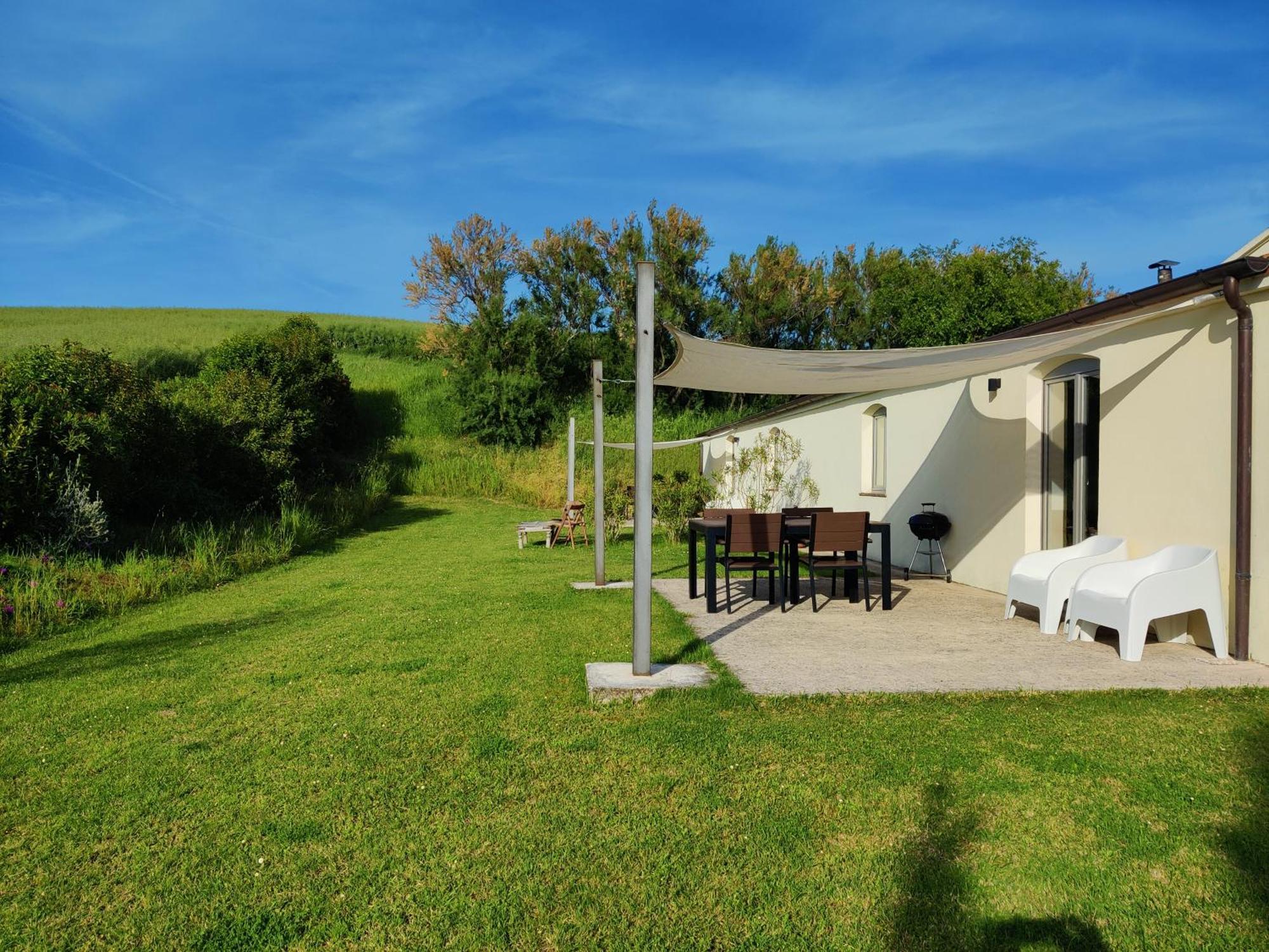 Rustico Del Bozzo Guest House Castelleone di Suasa Luaran gambar